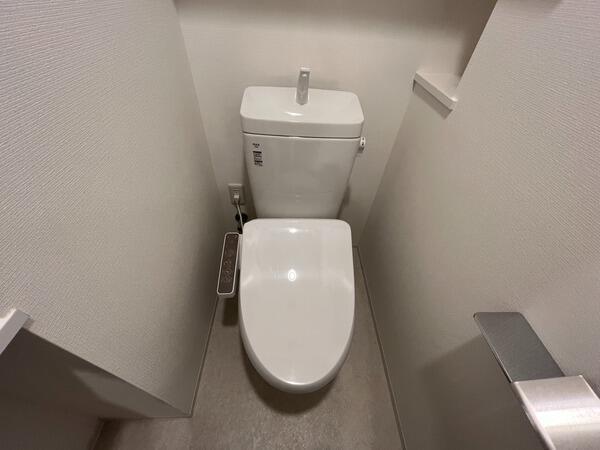 京急本線 梅屋敷駅 徒歩10分 7階建 築5年のトイレ写真