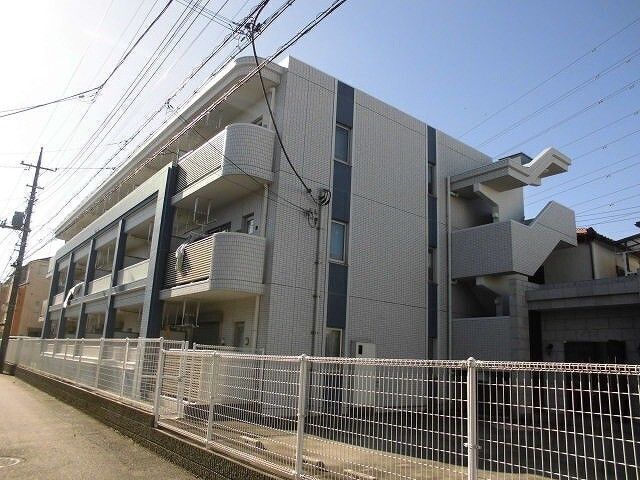 シャン・ド・フルールIIIの外観写真