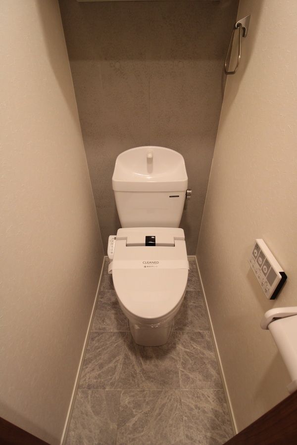 ＪＲ中央線 高円寺駅 徒歩8分 5階建 築7年のトイレ写真
