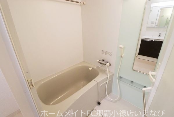 バス・シャワールーム　※別部屋のお写真となります。