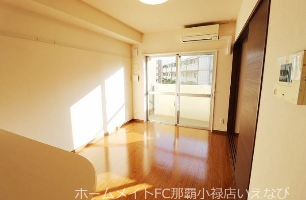 居室・リビング　※別部屋のお写真となります。
