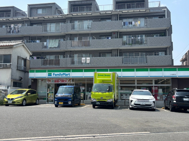 コンビニ　ファミリーマート小向西町店（コンビニ）まで600m