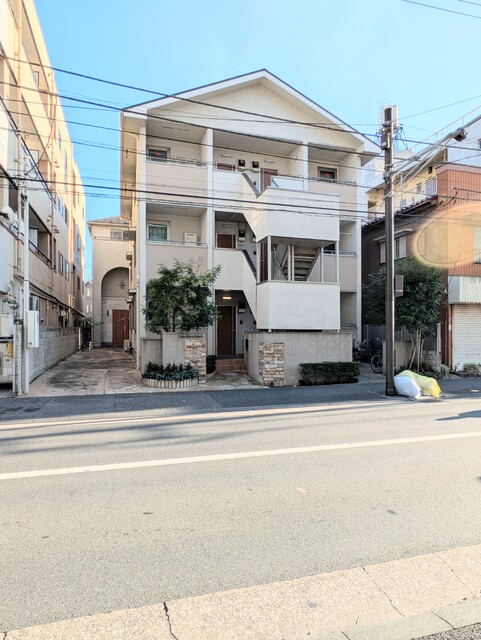 建物外観　全室角部屋住戸、２面採光で風通しも良いです★