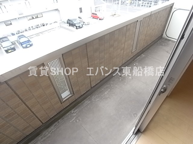 バルコニー　陽当たり良好なバルコニーです