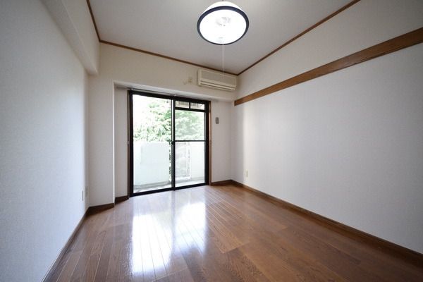 居室・リビング　6.5帖の洋室