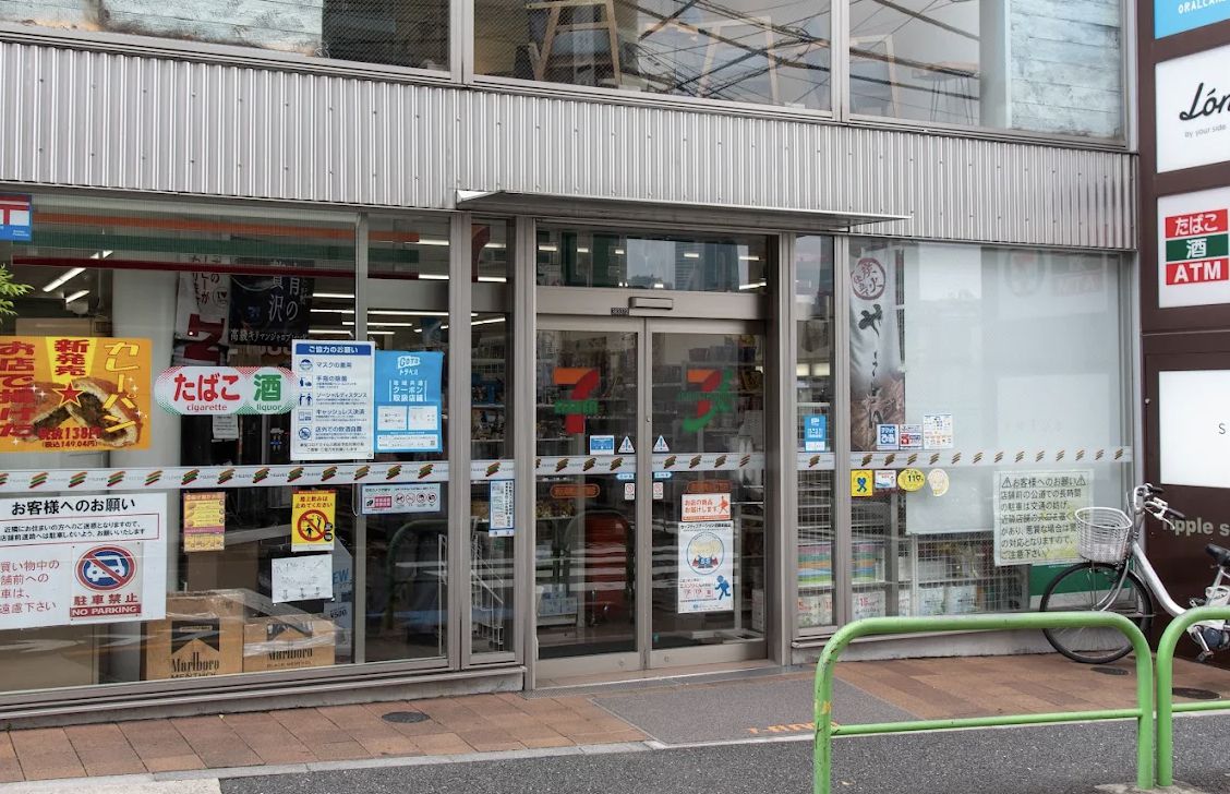 コンビニ　セブン‐イレブン港区南青山３丁目店（コンビニ）まで274m