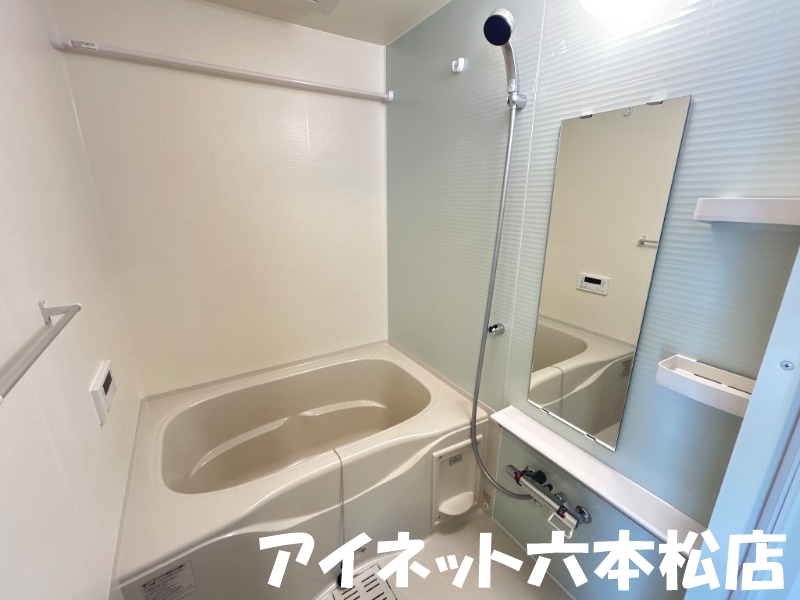 バス・シャワールーム　一日の疲れを癒しましょう。