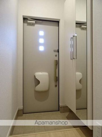 ＪＲ東海道本線 浜松駅 バス乗車時間：10分 最寄りバス停で下車 徒歩7分 2階建 築8年の玄関写真