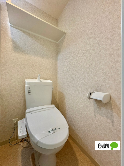 地下鉄御堂筋線 江坂駅 徒歩9分 5階建 築13年のトイレ写真