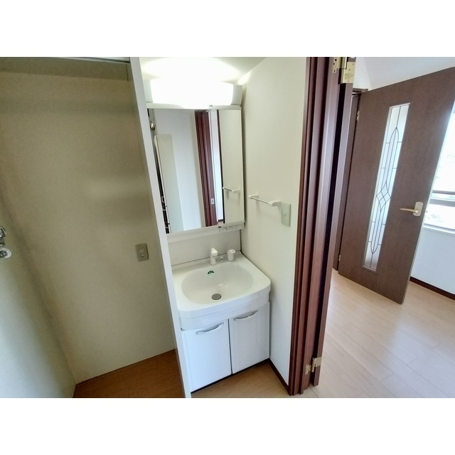 洗面設備　※別間取りの写真です