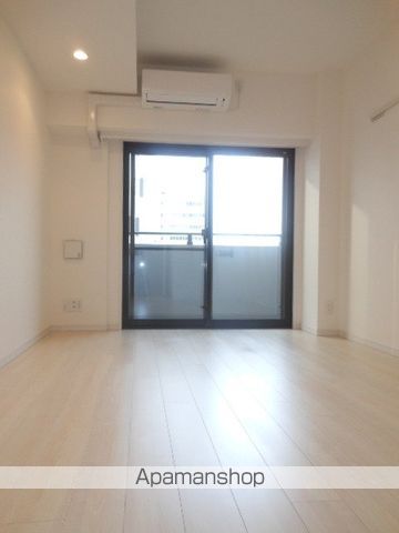 ブルーライン 桜木町駅 徒歩1分 11階建 築15年の居間写真
