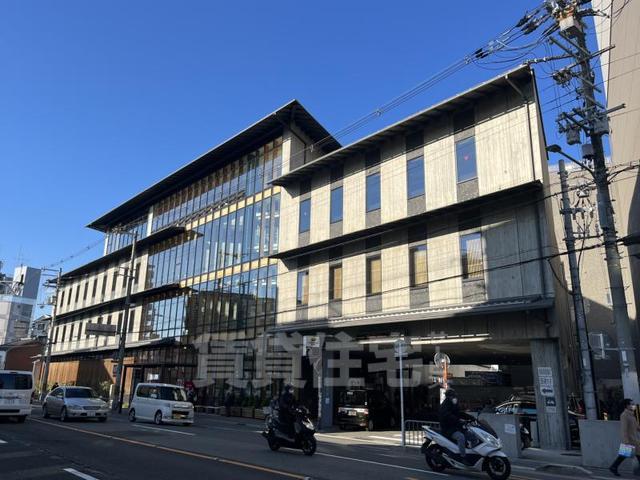 役所　上京区役所（役所）まで403m