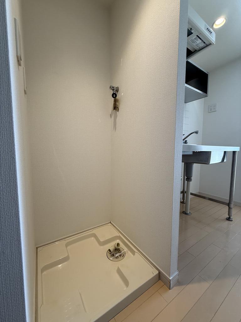 その他部屋・スペース　キッチンの横に洗濯機置き場があります！！