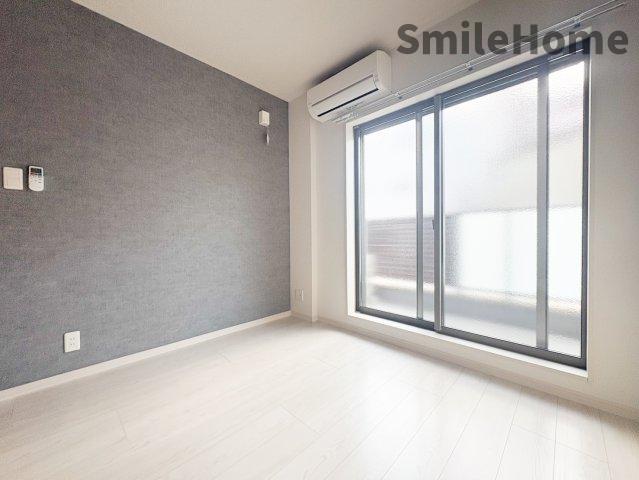 居室・リビング　エアコン付きのお部屋です