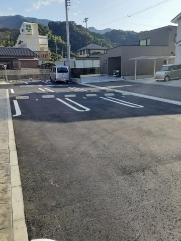 駐車場　駐車場に車を止められます