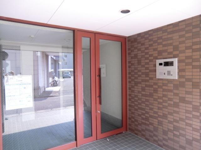 エントランス　オートロックのエントランス