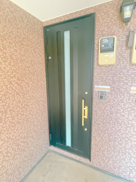 玄関　大きな玄関ドアです（＾＾）