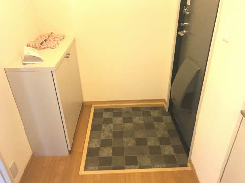 玄関　玄関：　玄関下駄箱