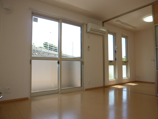 居室・リビング　リビングから洋室へ