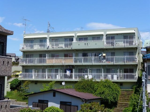 横浜市神奈川区三ツ沢上町のマンションの建物外観