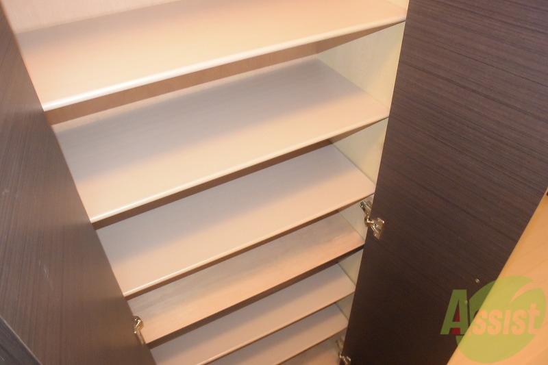 玄関　玄関にはシューズボックスがついています！！