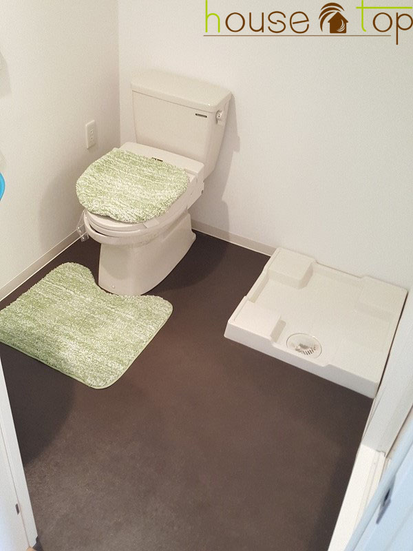 トイレ　ワイヤレス式のウォシュレット付き！室内洗濯機置場もありますよ