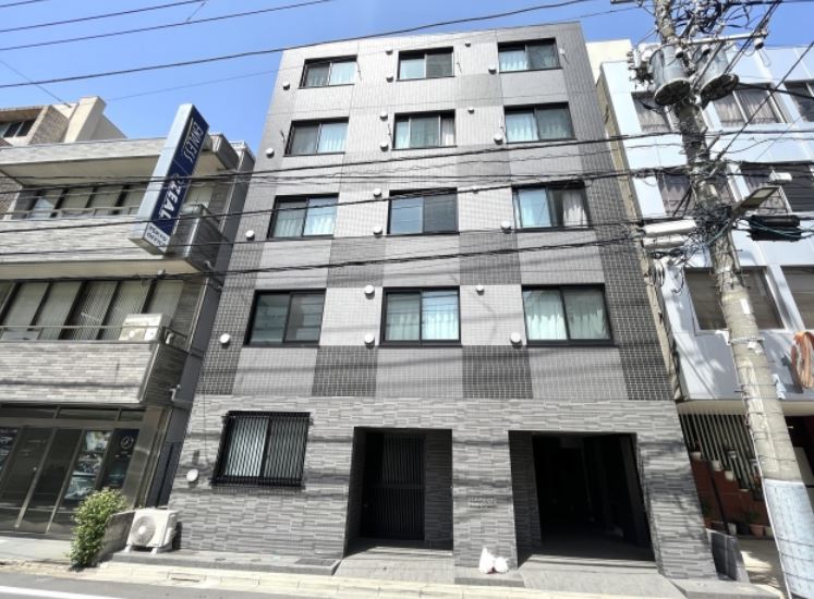 建物外観　★外壁タイル張り、重厚感のある外観★