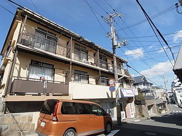 神戸市兵庫区菊水町のアパートの建物外観