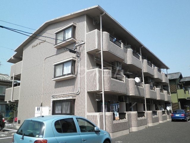 静岡市葵区瀬名中央のマンションの建物外観