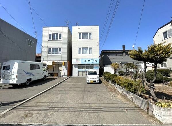 札幌市厚別区厚別西三条のアパートの建物外観