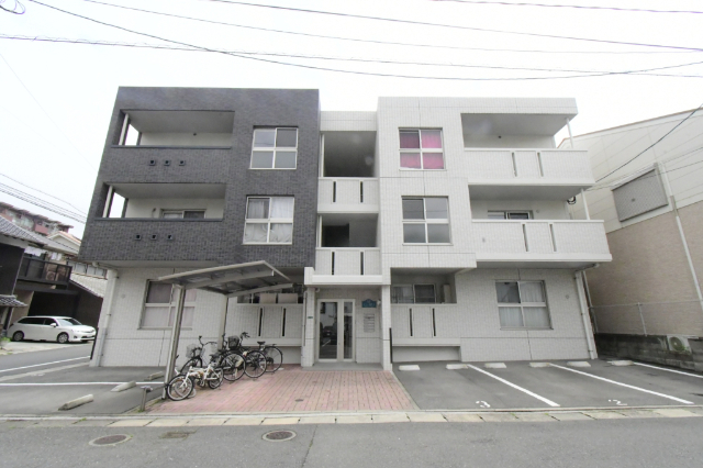 北九州市門司区高田のマンションの建物外観