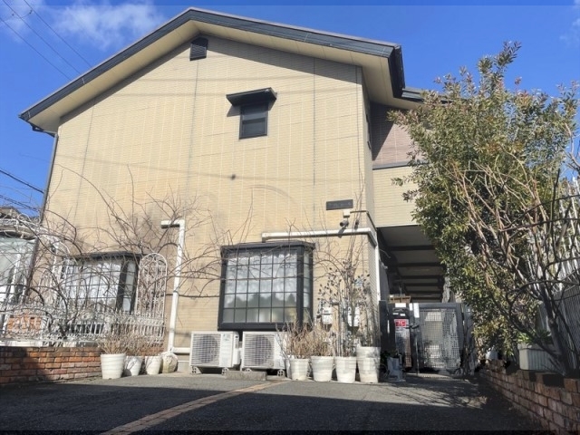 奈良市西大寺東町のアパートの建物外観