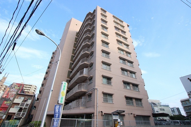 【広島市南区南蟹屋のマンションの建物外観】