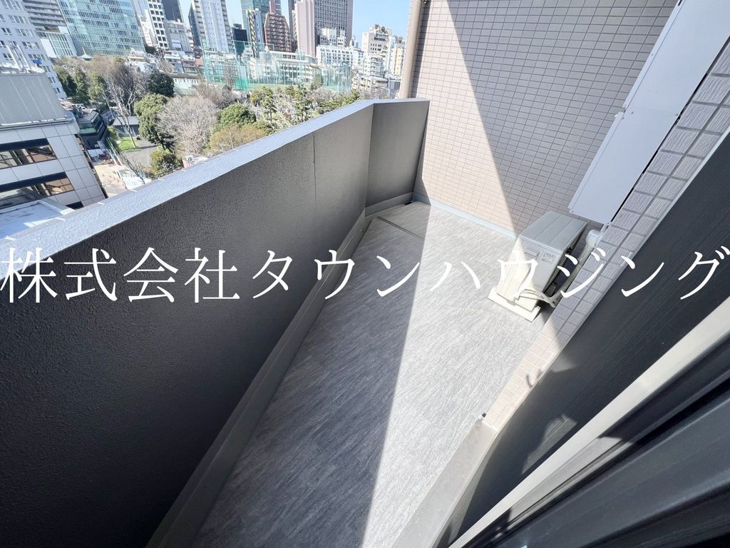 【港区南青山のマンションのバルコニー】