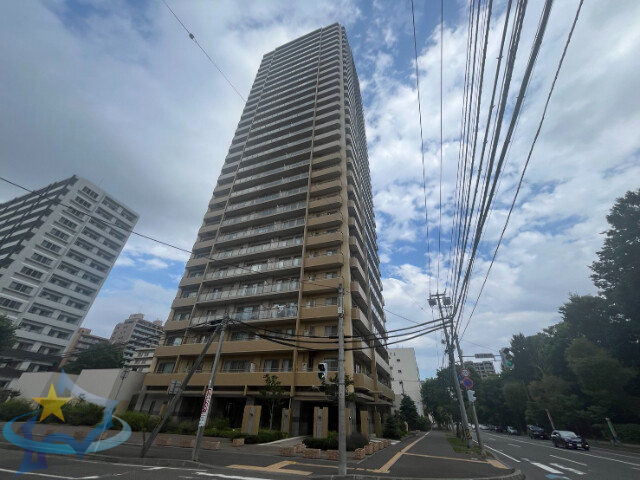 【札幌市中央区北三条西のマンションの建物外観】