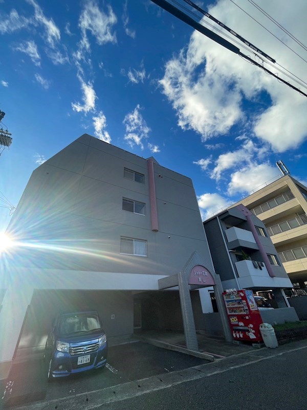 【姫路市青山西のマンションの建物外観】