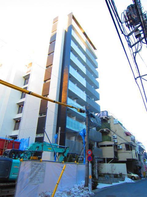 新宿区山吹町のマンションの建物外観