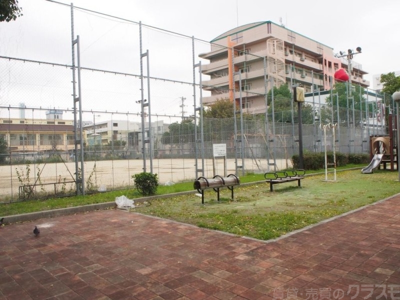 【大阪市西成区長橋のマンションの公園】