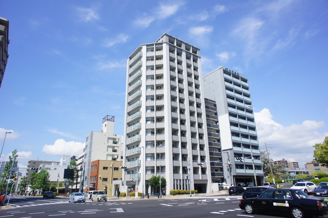 【グラビスコート加古町の建物外観】