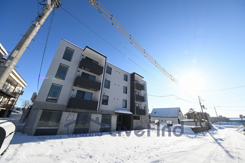 札幌市白石区菊水九条のマンションの建物外観