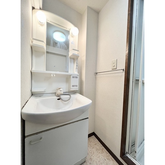 洗面設備　※同間取り別室の写真となります。