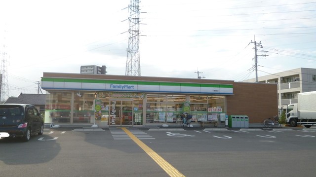 コンビニ　ファミリーマート　八潮駅南店（コンビニ）まで140m