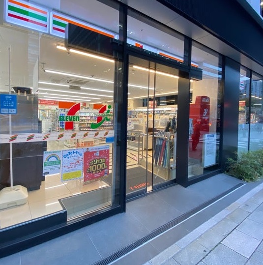 コンビニ　セブンイレブン 京橋駅前店（コンビニ）まで95m