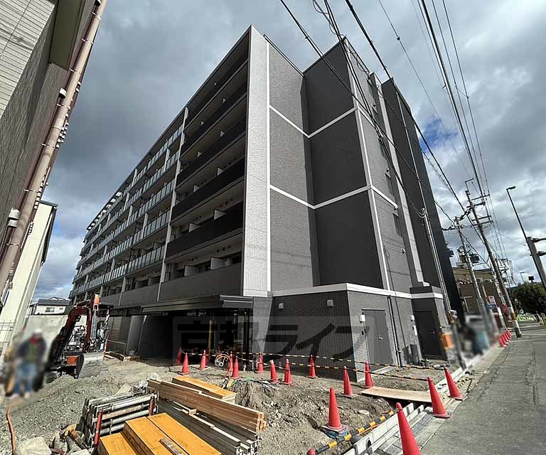 建物外観　・建築中