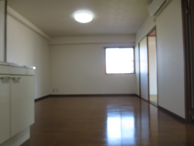 居室・リビング　２０１　照明エアコン付きＬＤＫ