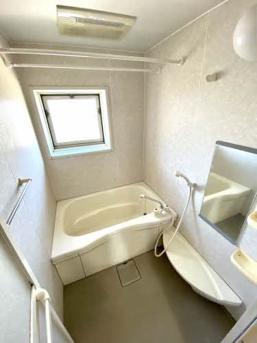 バス・シャワールーム　退去補修前です