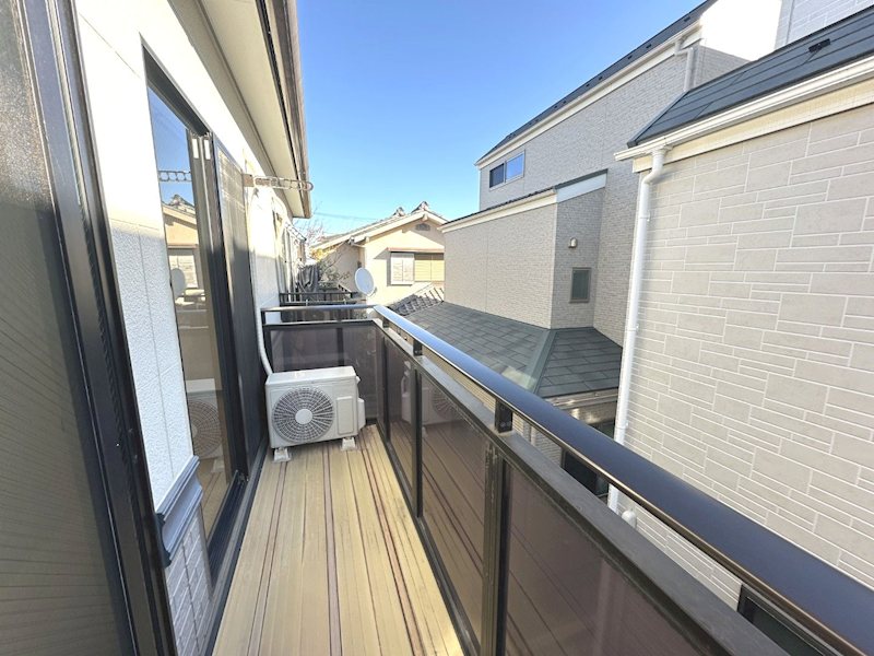 バルコニー　２部屋にまたがるバルコニー