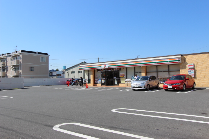 コンビニ　セブンイレブン 足立鹿浜店（コンビニ）まで394m