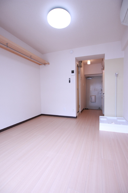 居室・リビング　★【洋室５．５帖】角部屋・エアコン付きのお部屋★