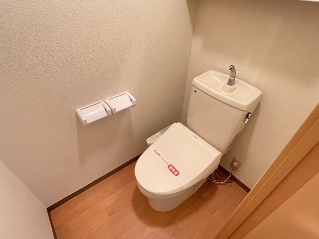 トイレ　温水洗浄暖房便座